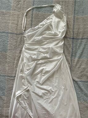 OYS White One-Shoulder Satin Ruched Gown